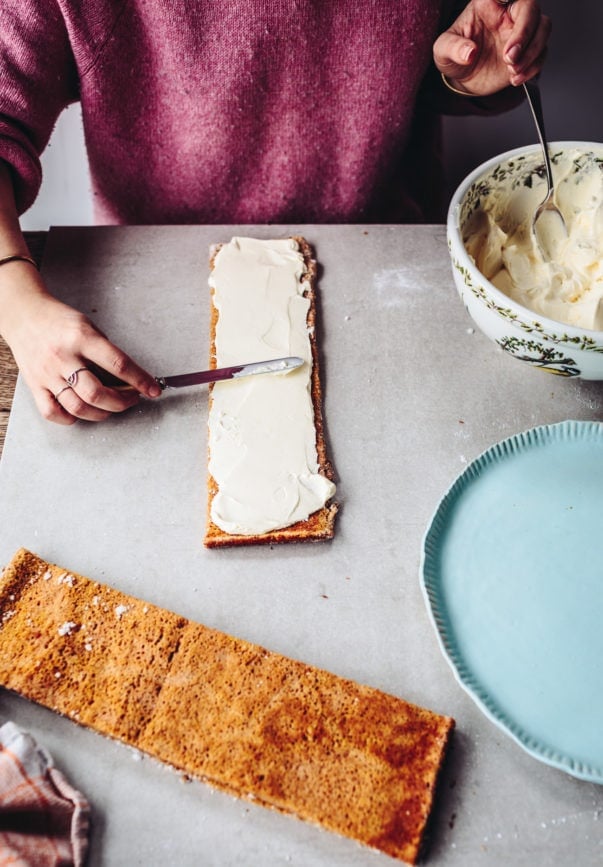 How to make a vertically striped cake by Izy Hossack